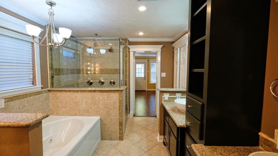 Photo of Bathroom in Clodine