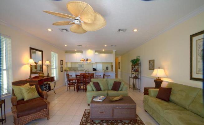 Photo of Livingroom in Silver Sands Beach