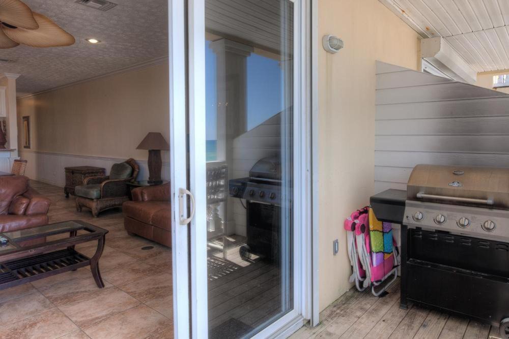 Photo of Livingroom in Silver Sands Beach