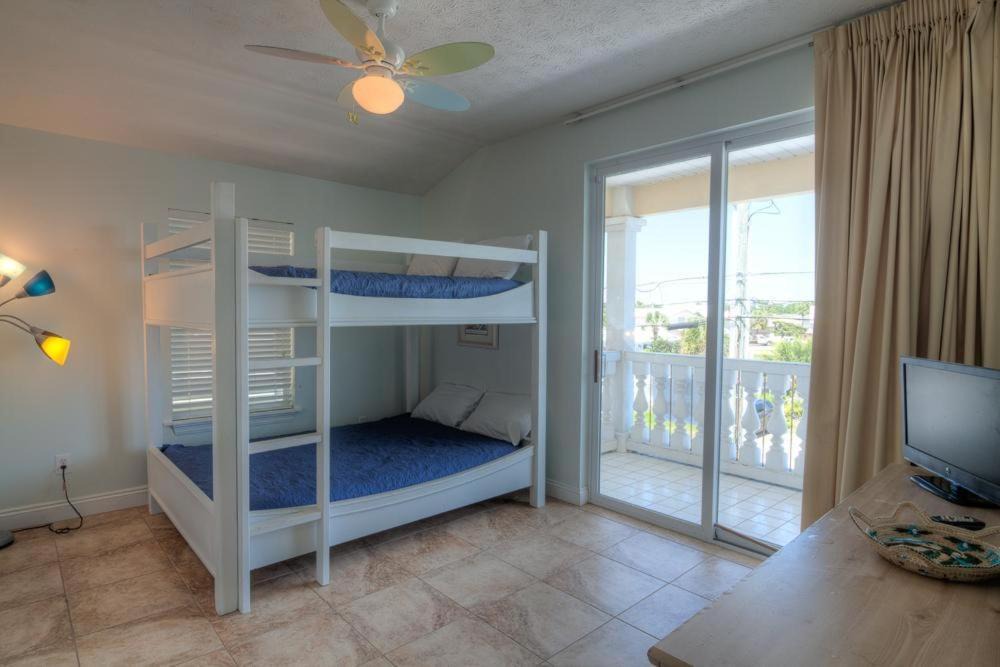 Photo of Livingroom in Silver Sands Beach