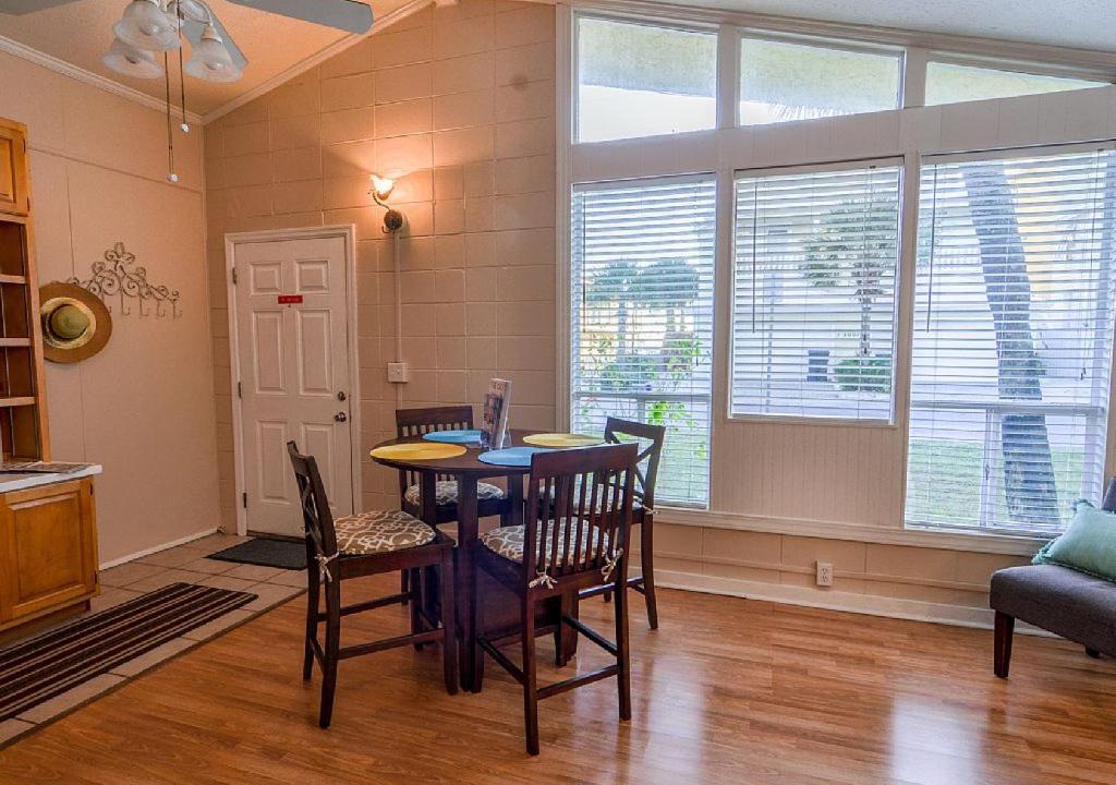 Photo of Livingroom in Silver Sands Beach