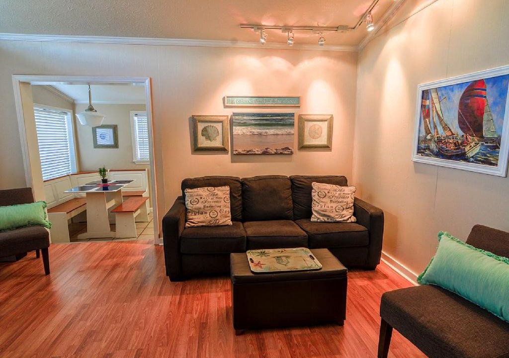 Photo of Livingroom in Silver Sands Beach