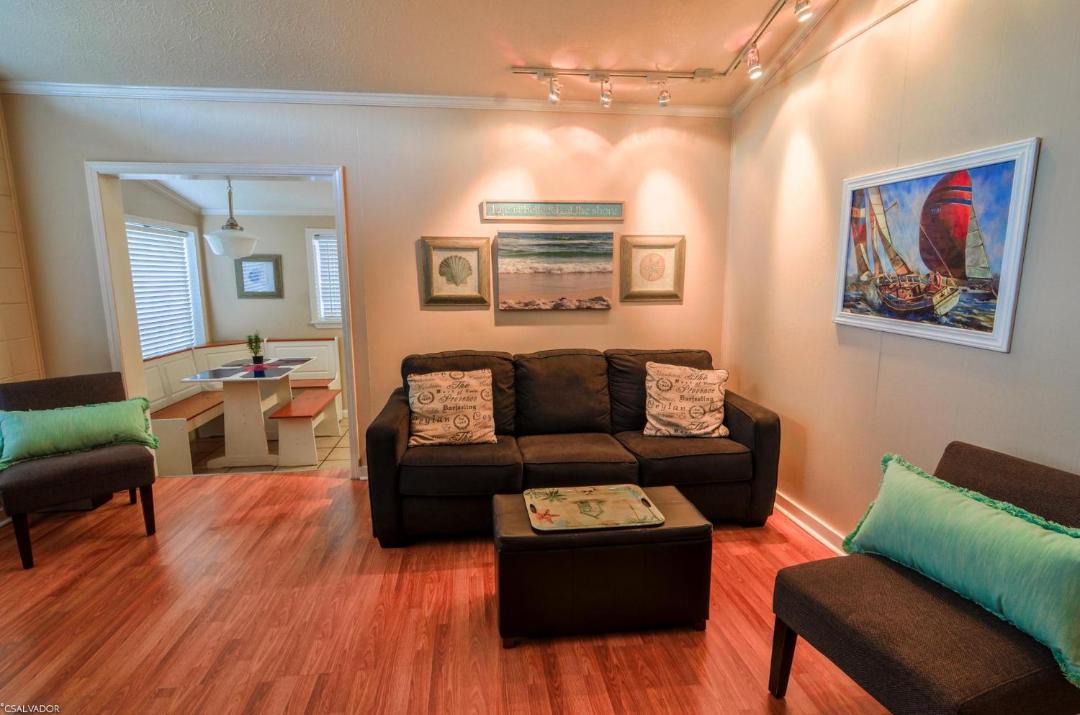 Photo of Livingroom in Silver Sands Beach
