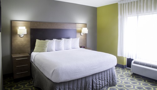 Suite, 2 Bedrooms (Mobility/Hearing Accessible, Tub)