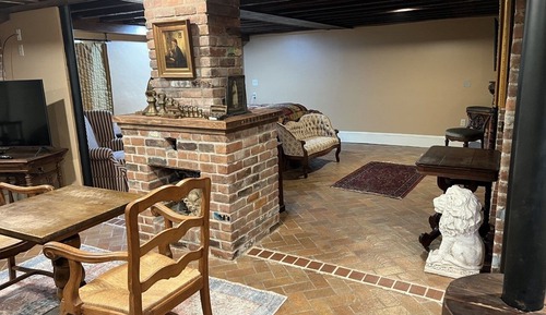 Sister Mansion, Bodega Rooms