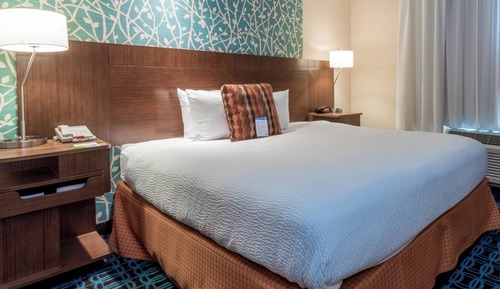 Suite, 1 King Bed with Sofa bed, Hearing Accessible (Accessible Bathtub)