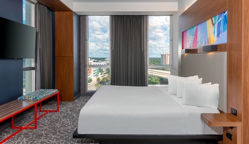 Suite, 1 King Bed, Corner