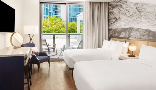 Room, 2 Queen Beds, Poolside