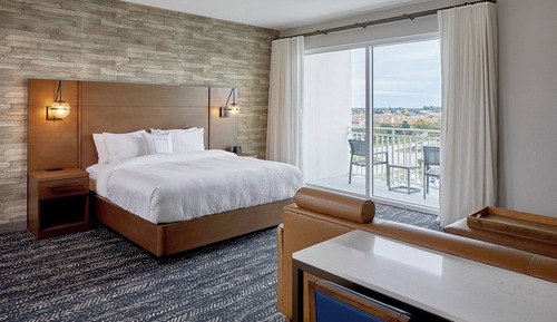 Studio, 1 King Bed with Sofa bed, Bay View (Balcony)