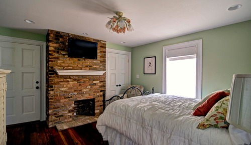 Classic Room, 1 Queen Bed, Mezzanine (Carriage House Room 6 (2n)