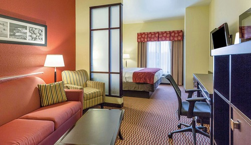 Suite, 1 King Bed, Accessible, Non Smoking