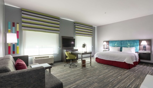 Room, 1 King Bed, Accessible (Hearing & Roll-In Shower)