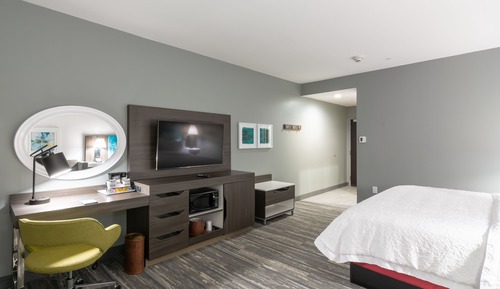 Room, 1 King Bed, Accessible, Bathtub (Refrigerator)