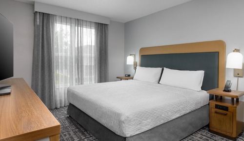 Suite, 1 King Bed, Bathtub (Mobility & Hearing, Non Smoking)