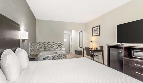 Standard Room, 1 King Bed, Non Smoking, Jetted Tub