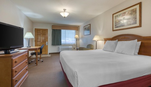 Standard Room, 1 King Bed, Smoking, Microwave