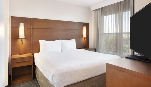 Studio, 1 King Bed with Sofa bed (Mobility/Hearing Access, Roll-in Shwr)