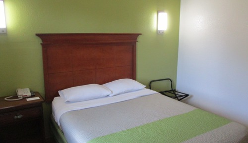 1 Full Bed, Accessible, Roll In Shower, Smoking