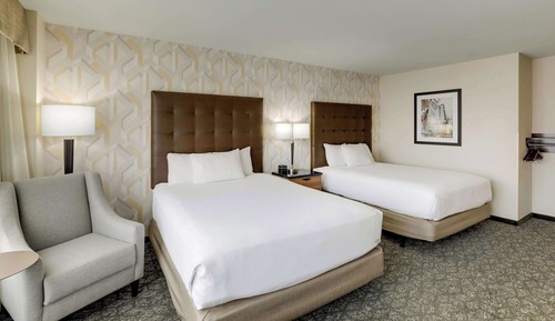 Room, 2 Queen Beds, Accessible (Tub)