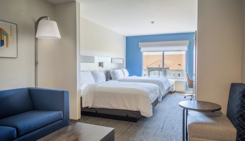 Suite, 2 Queen Beds, Accessible Bathtub (Communications)