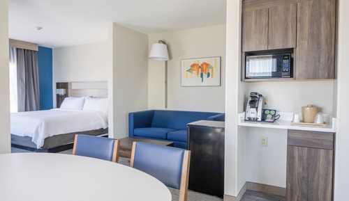 Suite, 1 King Bed, Jetted Tub (Additional Living Area)