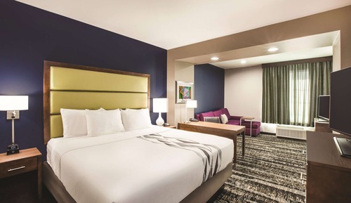 Deluxe Studio Suite, 1 King Bed, Non Smoking
