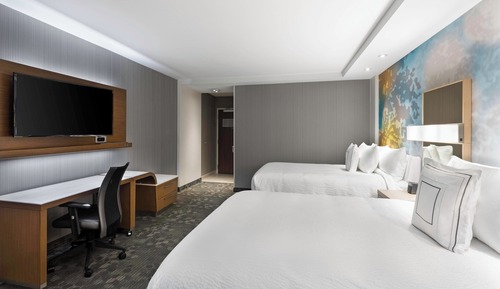 Room, 2 Queen Beds, Accessible Bathtub