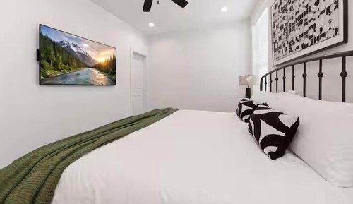 Luxury Townhome, Pets Not Allowed
