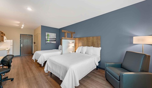 Premium Studio, 2 Queen Beds, Refrigerator & Microwave