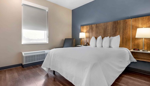 Standard Studio, 1 Queen Bed, Refrigerator & Microwave