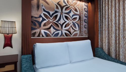 Deluxe Studio - Resort View. Hearing accessible - visual alarms and notifications. 1 queen bed, 1 qu