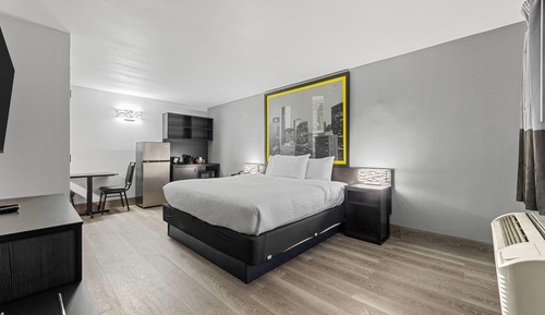 Suite, 1 King Bed, Non Smoking