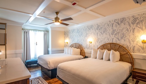 Deluxe Room, 2 Queen Beds, Non Smoking, Private Bathroom