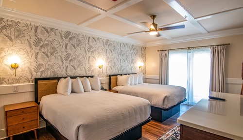 Deluxe Room, 2 Queen Beds, Non Smoking, Private Bathroom
