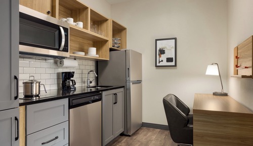 Room, 1 King Bed, Roll-in Shower (Communications, Mobility)