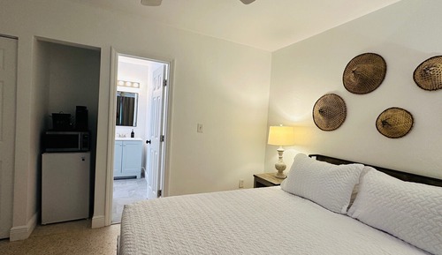 Standard House, Private Bathroom (Wilton Manors Guesthous 2)