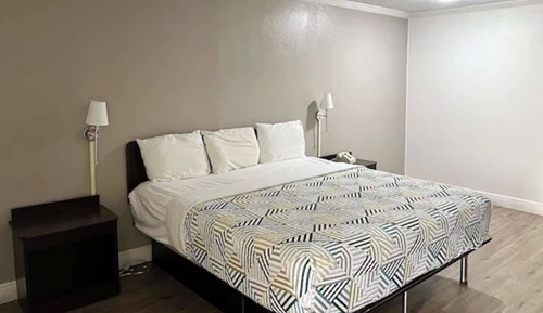 Standard Room, 1 King Bed, Smoking