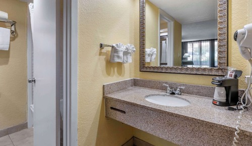 Room, 2 Queen Beds, Non Smoking, Ground Floor