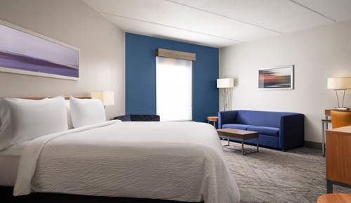 Suite, 1 King Bed, Accessible (Mobility, Accessible Tub)