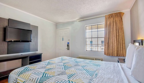 Standard Room, 1 King Bed, Non Smoking