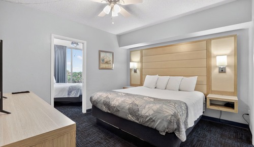 Room, 2 Bedrooms, City View