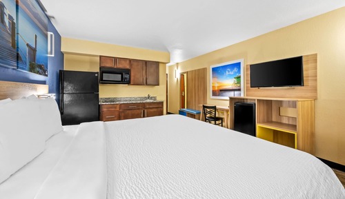 Efficiency, 1 King Bed, Accessible, Kitchenette