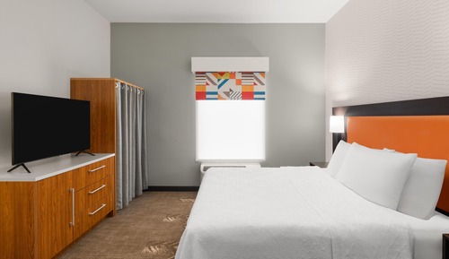 Suite, 1 King Bed, Accessible, Bathtub
