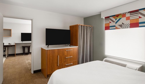 Suite, 1 Queen Bed