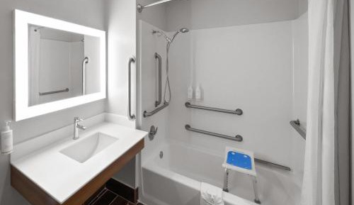 Queen Room - Disability Access/Non-Smoking