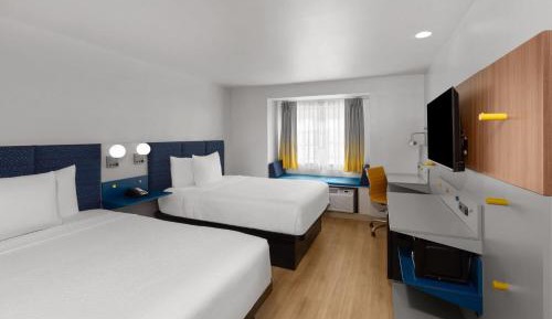 Queen Room with Two Queen Beds - Non-Smoking