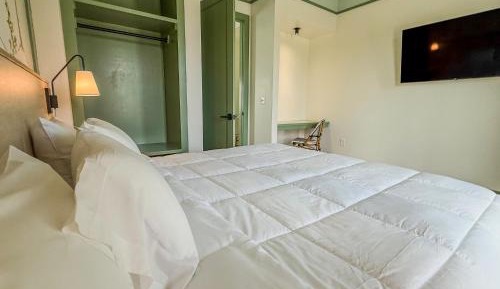 Suite with Pool View