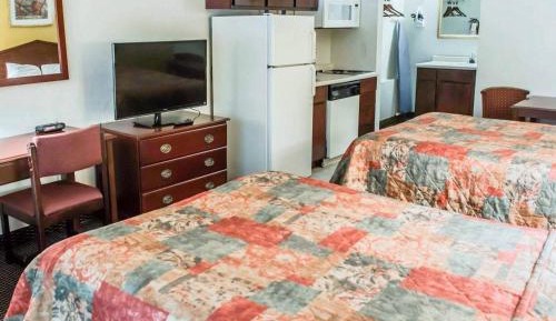 Efficiency Double Room with Two Double Beds - Smoking