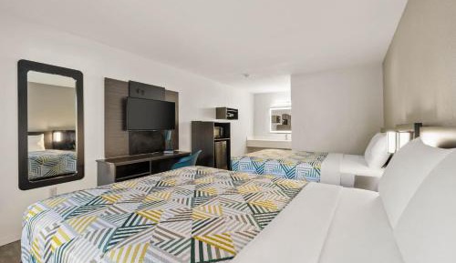Queen Room with Two Queen Beds - Disability Access