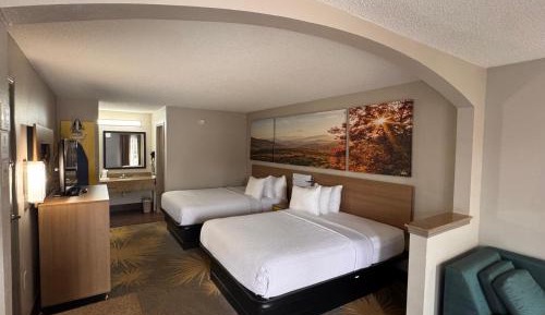 Queen Room with Two Queen Beds  -Non-Smoking